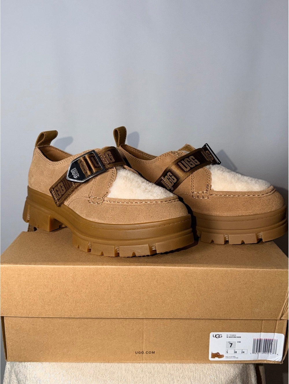 UGG Women's Ashton Loafers Slip-On Shoes Size 7 Chestnut
